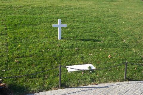 kennedy robert grave arlington cemetery gravesite bobby buried famous ted family wanted compound hyannis port simple he also his awesomestories