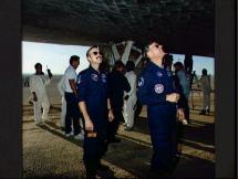 Columbia, STS-28 - Inspecting Tiles