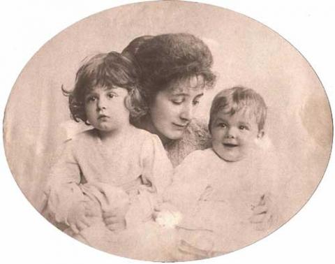 Sylvia Llewelyn Davies with Sons, and Jack