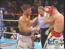 Arturo Gatti v Micky Ward - First Fight, Round 9