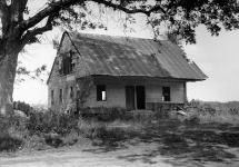 Bass Helps Platt (Solomon Northup)